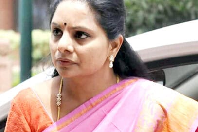 کویتا نے تروملا میں پوجا کی ،ایک نئی سیاسی پارٹی بنانے کا دیا اشارہ