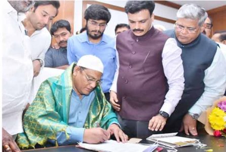 محمد اظہرالدین نے قلمدان کا جائزہ حاصل کرلیا