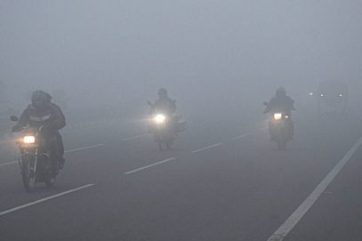 دہلی میں 131پروازیں منسوخ