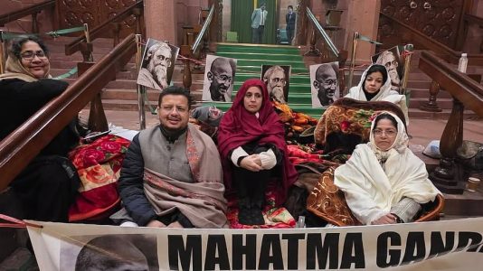 ’جی رام جی‘ بل کیخلاف پارلیمنٹ احاطہ میں نصف شب کو احتجاج