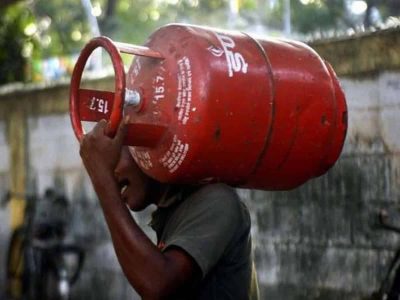 حکومت -تجارتی ایل پی جی کی سپلائی بحران سے پہلے کی سطح پر بحال۔