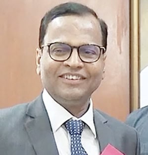 پروفیشنل شخص کی تصویر، بزنس اور خبری موضوعات کے لیے موزوں.