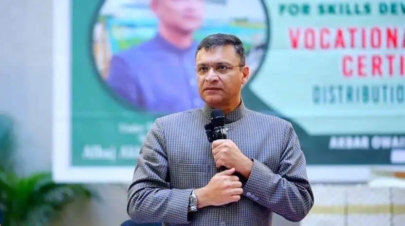 مقررہ شخص تقریر کرتے ہوئے، تعلیمی یا تربیتی پروگرام میں.