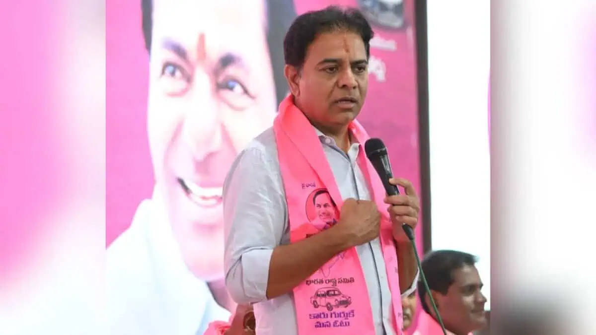 ایم پی اے خطاب کرتے ہوئے عوامی جلسہ میں.