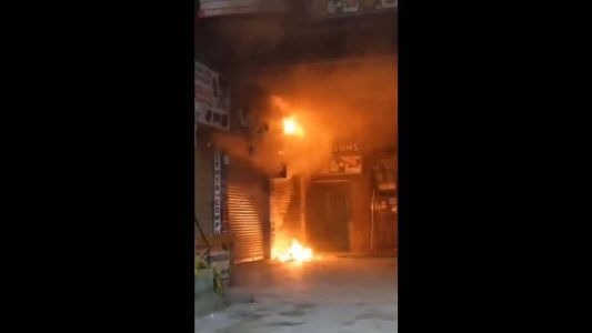 کوکٹ پلی میں تجارتی عمارت میں آگ لگ گئی، کوئی جانی نقصان نہیں ہوا۔