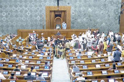 راہول گاندھی کی آواز دبانے کیخلاف حکومت اور اپوزیشن کے درمیان تکرار