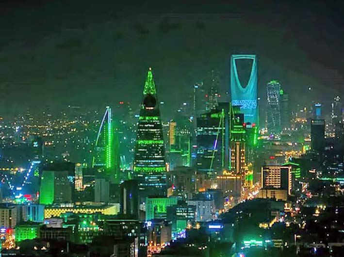 ایمبیئنٹ لائٹنگ کے ساتھ سعودی عرب کا شہر.