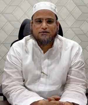 شخصی تصویر، مرد، سفید لباس، سر پر ٹوپی، آرام دہ ماحول.