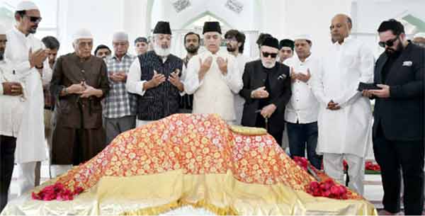 آصف سابع نواب میر عثمان علی خان کے کارنامے کی تقریب میں لوگوں کی حاضری.