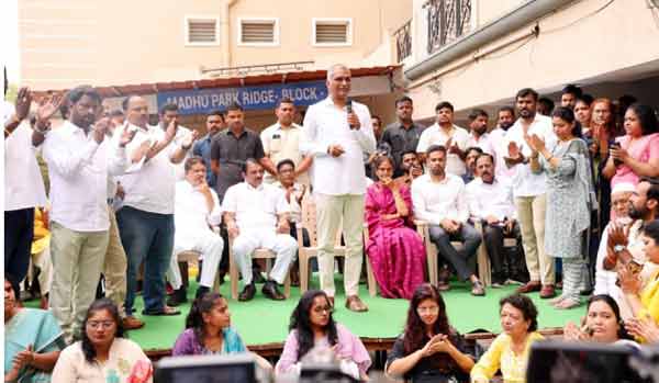 سیاسی رہنما اور عوامی اجتماع، عوامی تقریب میں شرکت.