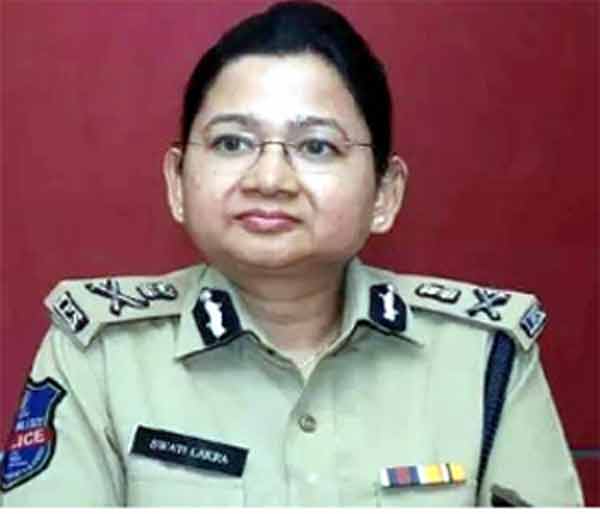 ایمبولینس پولیس افسر، خواتین پولیس، سرکاری وردی، پاکستان.