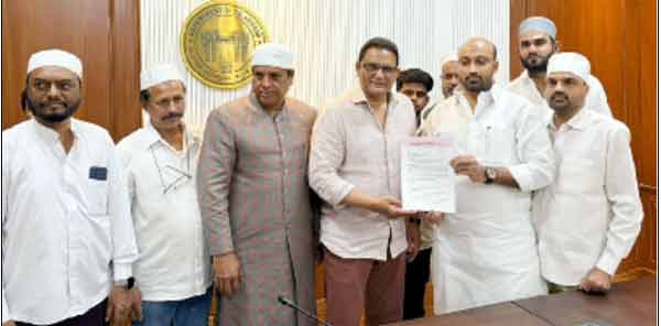 ممبران اسمبلی کے ساتھ اہم اجلاس، دستاویزات کا تبادلہ.