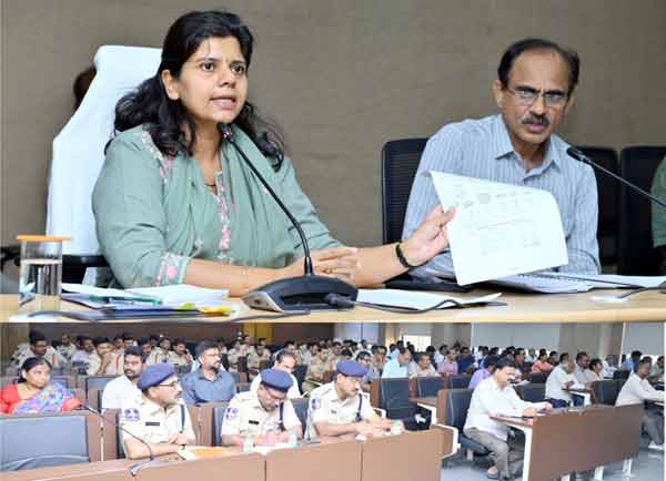 ملاقات میں خواتین اور مرد افسران کی شرکت، اہم اجلاس اور تبادلہ خیال.