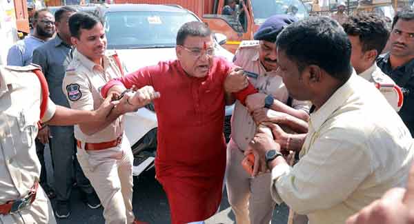 پولیس اور مظاہرین کے درمیان تصادم، احتجاج کے دوران تشدد.