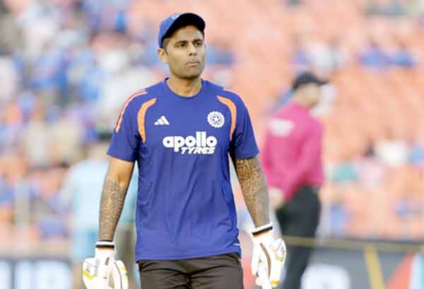 کپتان فٹبال کھلاڑی، میدان میں تیار، بھارتی ٹیم کے گول کیپر.