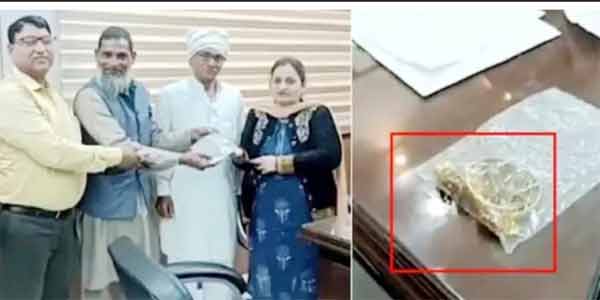 ملاقات کے دوران افراد کے درمیان تحائف کا تبادلہ.