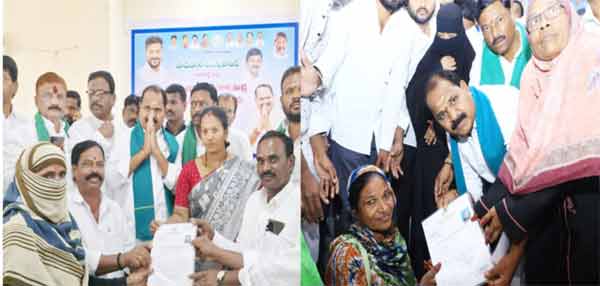 ہنگامی تقریب میں افراد کا گروپ، دستاویزات کے ساتھ، خوشگوار ماحول.