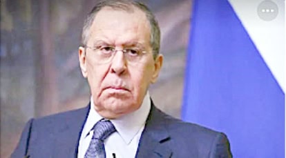 سیاست کے رہنما کی سخت اور سنجیدہ تصویر، سیاسی گفتگو کے دوران.