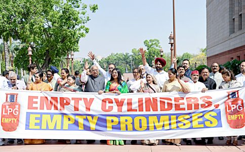 ملک میں ایندھن کا کوئی بحران نہیں، حکومت کی وضاحت