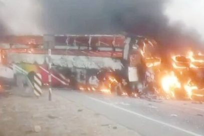 بس ۔ لاری کی ٹکر ‘ 14 افراد زندہ جل گئے