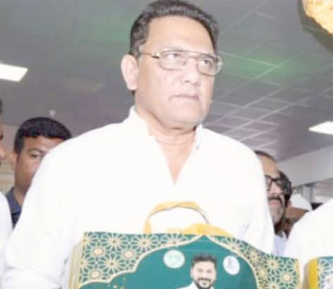 غریب مسلمانوں میں رمضان کے ملبوسات کے تحائف کی تقسیم کی تقریب.