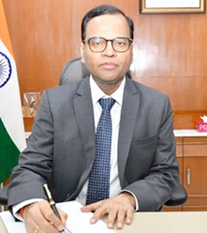 سرکاری افسر دفتر میں، پیشہ ورانہ ماحول، رسمی لباس.