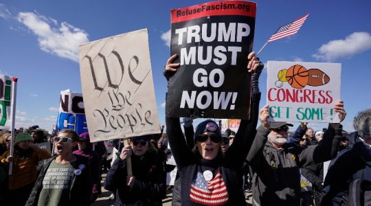 امریکہ او ریوروپ میں ”نو کنگنز“ ریالیوں میں ہجوم امنڈ پڑا۔