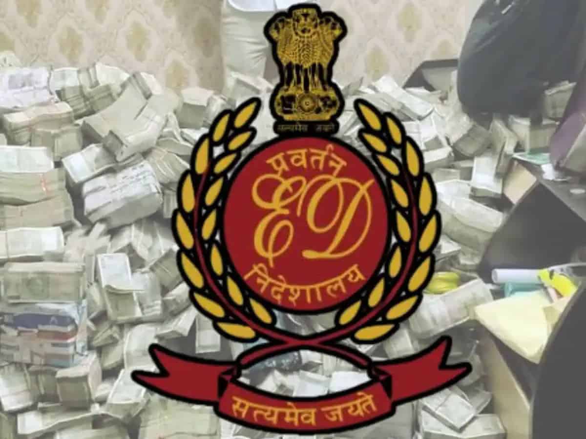 نقشہ نگاری کے ساتھ نقد رقم کی بڑی مقدار برآمد، تفتیش جاری.