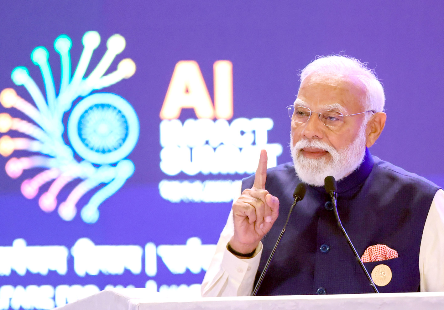 مودی، AI کانفرنس میں تقریر کرتے ہوئے، جدید ٹیکنالوجی اور AI کے مستقبل پر گفتگو.