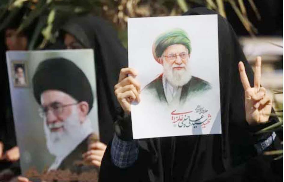 عمران خان کی تصویر کے ساتھ مظاہرہ، سیاسی جلسہ میں شرکاء، پاکستان کی سیاست.