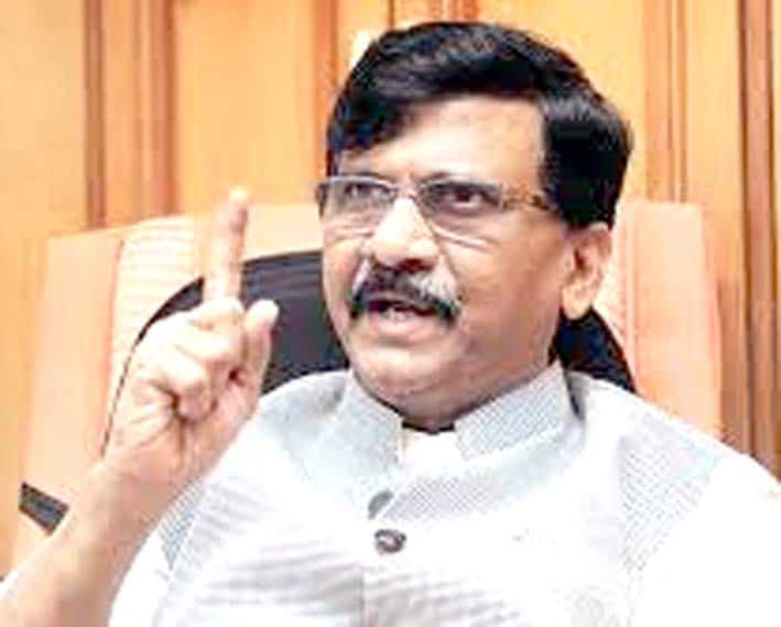 ایم پی اے کی تصویر، سیاست اور عوامی مسائل پر گفتگو کرتے ہوئے.