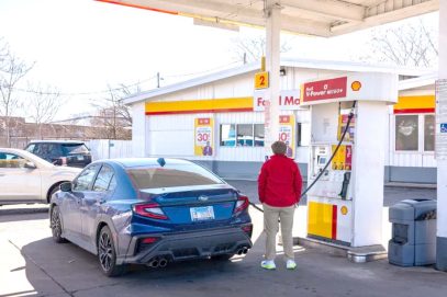 امریکہ شہریوں کو ممنوعہ پٹرول استعمال کرنے کی اجازت دینے پر مجبور