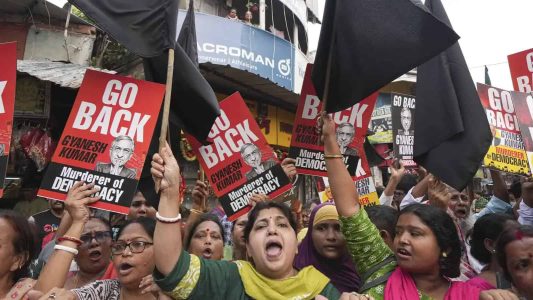 چیف الیکشن کمشنر گیانیش کمار کو کلکتہ میں ”گو بیک“ کے نعروں اور کالے جھنڈوں کا کرنا پڑا سامنا