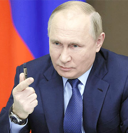 ایم ایم اے کے رہنما روس کے صدر پیوٹن کے ساتھ بات چیت کرتے ہوئے.