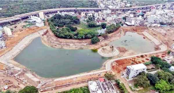 نہر کا نظارہ، شہر کے قریب ایک قدرتی پانی کا ذخیرہ، تعمیراتی اور ترقیاتی کام جاری ہیں۔.