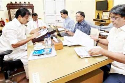 سید عظمت اللہ حسینی نے منی پور کی رپورٹ کے سی وینو گوپال کو پیش کی