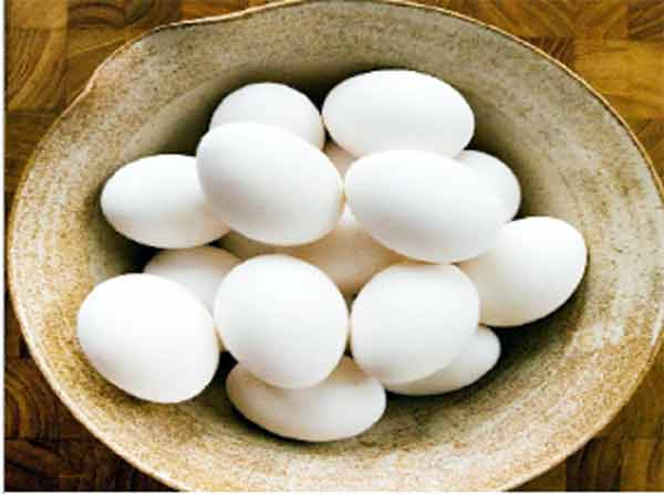 انڈے کی تصویر، تازہ اور صحت مند، کھانے کے لیے تیار.