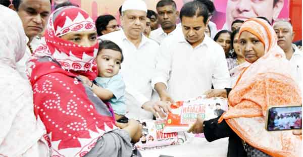 پاکستانی خواتین اور مرد حضرات کے ساتھ بچوں کی تقریب.