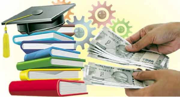 تعلیمی کتابیں اور پیسے کی تصویر، تعلیم اور مالیاتی موضوعات کے لیے.