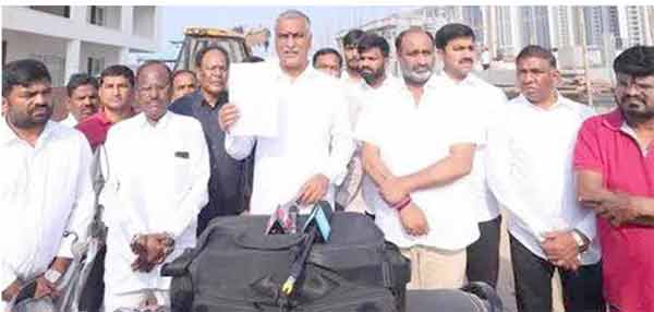 ایم پی اے اور سیاسی رہنماؤں کے ساتھ اہم گفتگو.