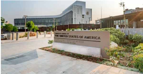 امریکی سفارت خانہ واشنگٹن کا بیرونی منظر، جدید عمارت اور سرکاری نشانیاں.