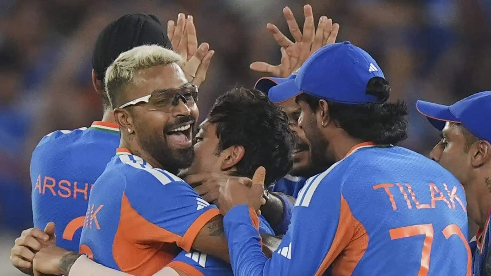 بھارتی کرکٹرز کی خوشگوار لمحات، جشن اور مسکراہٹ.