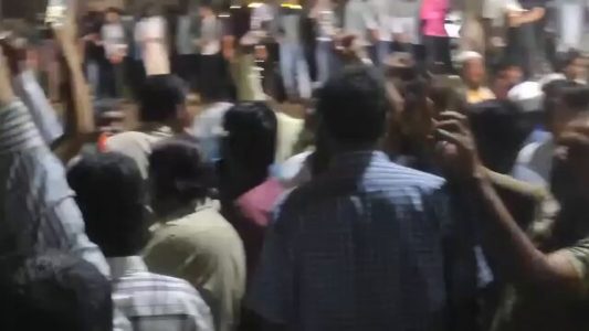 ویڈیو: ایل پی جی کی قلت کے خلاف آٹو ڈرائیوروں کا احتجاج ‘راجندر نگر میں کشیدگی