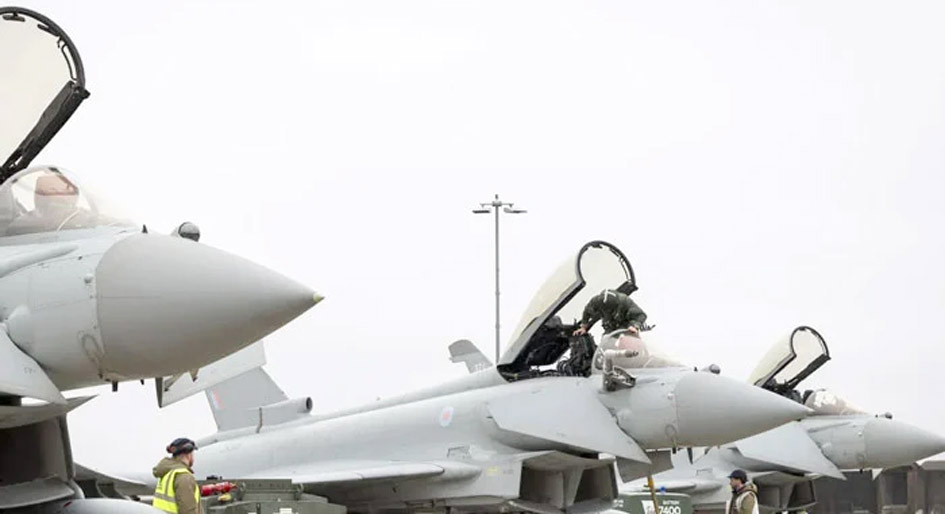 ایرانی جنگی طیارہ تیارہ، فضائیہ کی جدید ہتھیاروں کی نمائش.