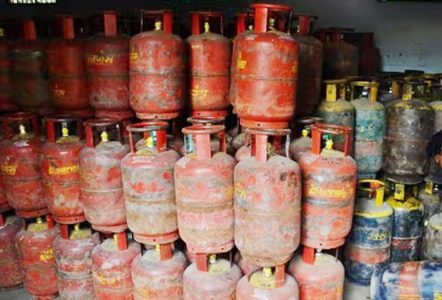 گھریلو اور کمرشل سلنڈروں کی قیمتوں میں زبردست اضافہ