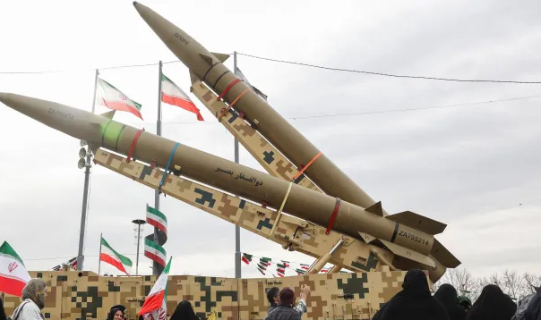 ایران کا اسرائیل کے خلاف ہائی پاور میزائلوں کا مظاہرہ، فوجی طاقت کا اظہار.