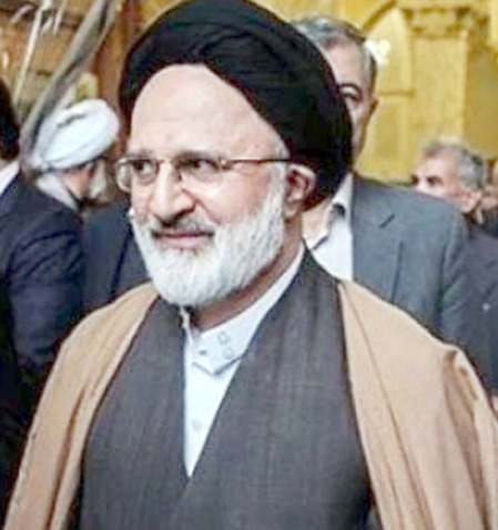 عمران خان، پاکستانی سیاستدان اور سابق وزیراعظم، روایتی لباس میں، عوامی تقریب میں موجود.