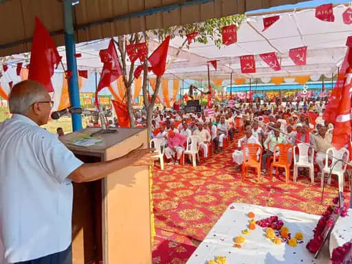 پرامن سیاسی اجتماع میں عوام کی بڑی تعداد.