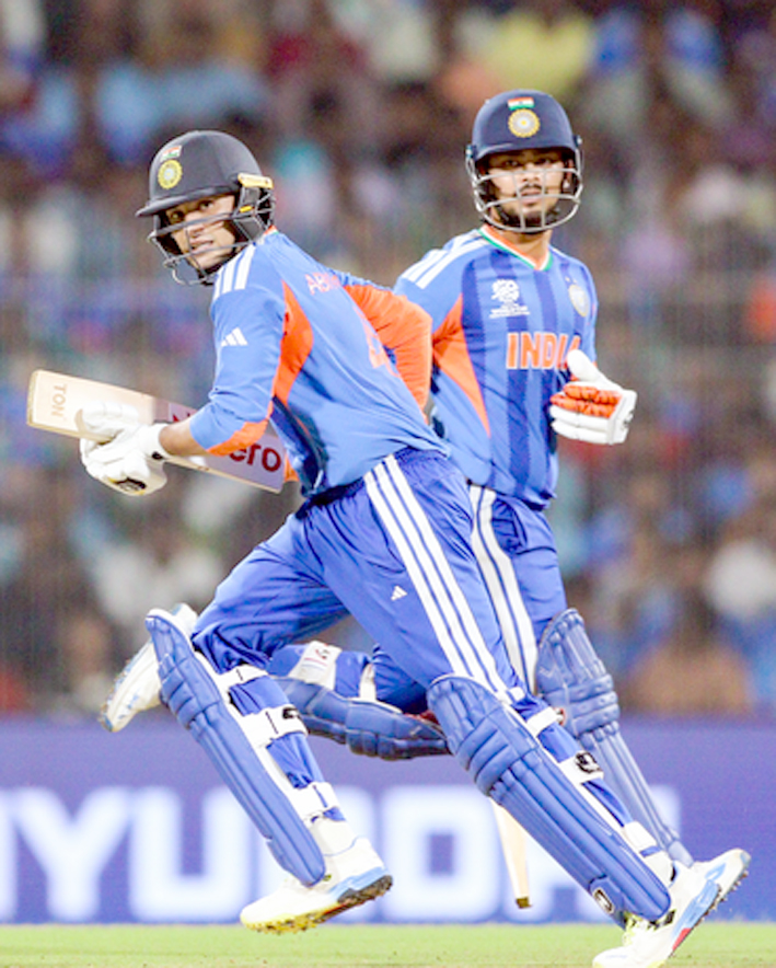 بھارتی کرکٹرز کا کرکٹ میچ میں شاندار کھیل، بیٹنگ اور فیلڈنگ کی جھلک.