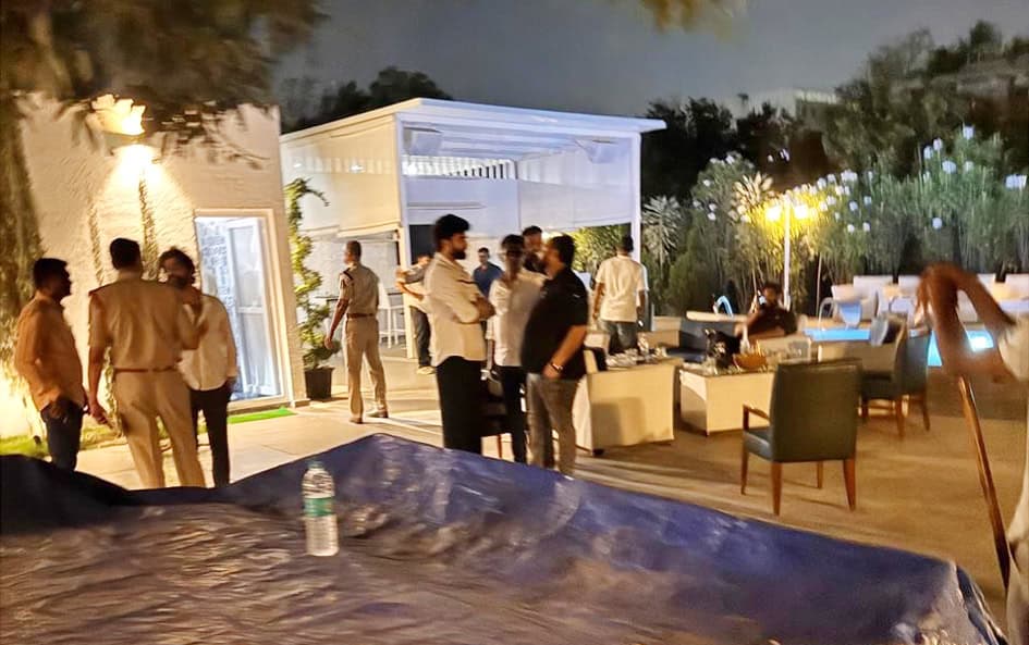 پہنچنے والے افراد، آرام دہ ماحول میں ملاقاتیں.